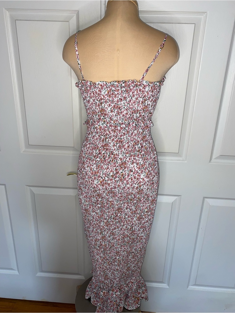 Petal & Pup Lyne Dress Size 4 Pink White Floral Smocked Bodycon Midi - Picture 7 of 11